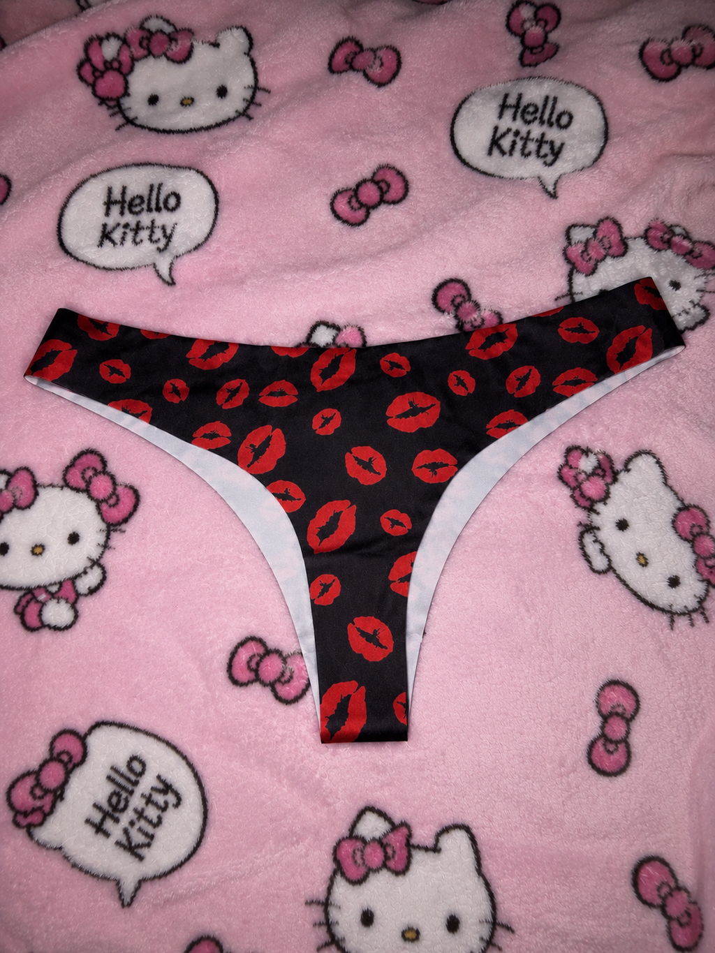 Kiss Print No-Show Thong Panties