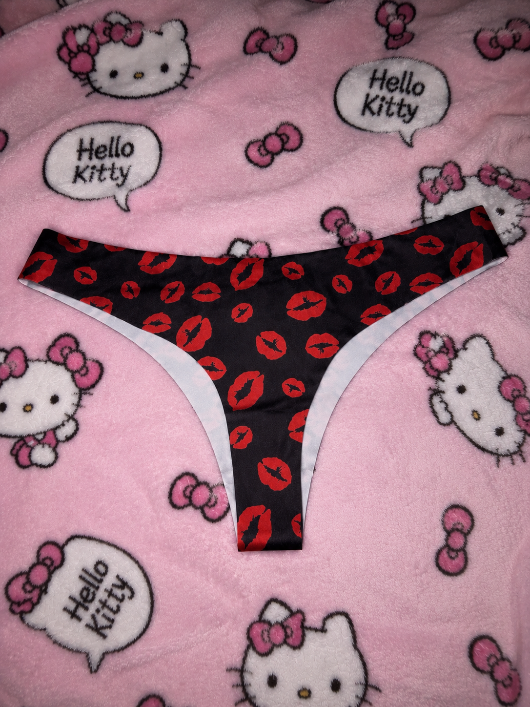 Kiss Print No-Show Thong Panties